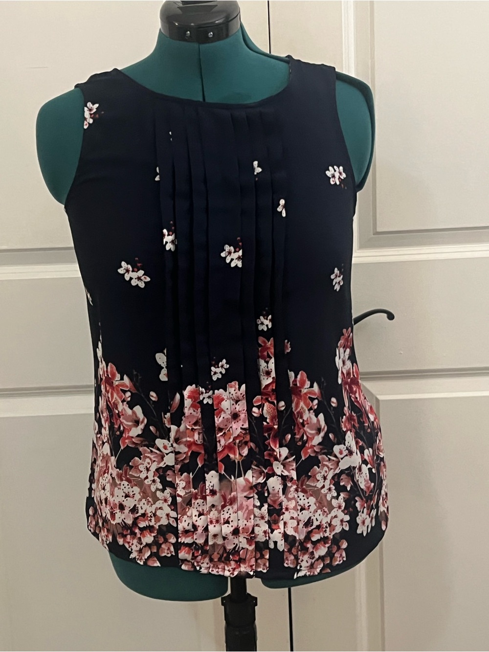 Elle Navy Sleeveless Floral Pleat Front Camisole